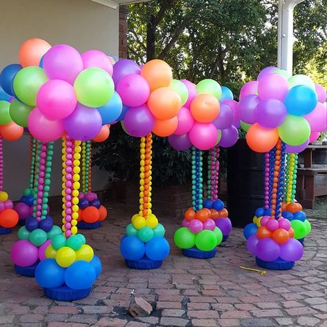 Finish Line Balloon Arch, Trolls Party Ideas, Deco Ballon, Trolls Party, Trolls Birthday Party, Balloon Designs, Troll Party, Diy Balloon Decorations, Colorful Balloons