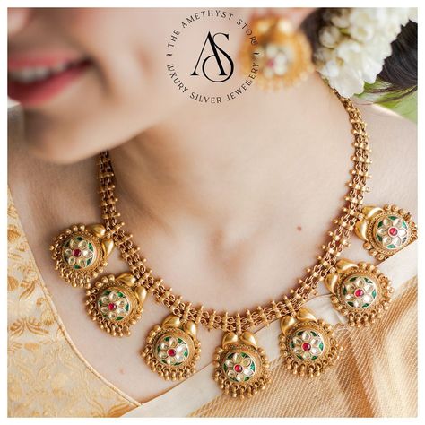 Silver Gold Plated Necklace Set ~ South India Jewels Jewellery Patterns, Indian Wedding Jewelry Sets, Neck Pieces Jewelry, Gold Bridal Necklace, Antique Necklaces Design, Necklace Stack, Antique Gold Jewelry Indian, Antique Jewellery Designs, Beautiful Gold Necklaces