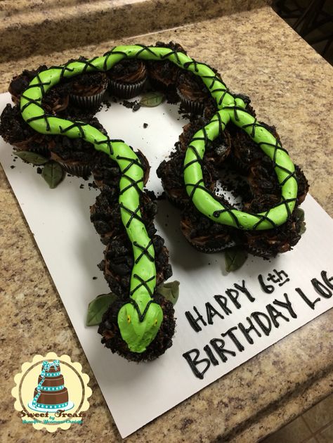 Cupcake Snake Cake, Snake Themed Cake, Snake Pull Apart Cupcakes, Snake Cupcake Cake, Reptile Cupcakes, Snake Cupcakes, Snake Cookies, Reptile Activities, Scout Cupcakes