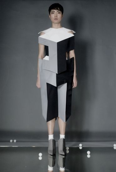 3D Geometry trompe l'oeil  illusion  fashion Lego Tetris optical illusion architecture Illusion Fashion Design, Illusion Architecture, Illusion Fashion, Trendy Street Style Outfits, Architectural Fashion, Haute Couture Style, 3d Geometry, Sculptural Fashion, Geometric Fashion