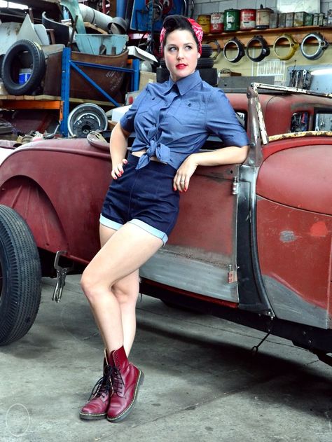 Pin Up Girl Photoshoots, Pin Up Outfits Rockabilly, Rockabilly Fashion Women's, Pinup Outfits Ideas, Rockabilly Photoshoot, 50s Rockabilly Fashion, Pinup Shorts, Pinup Outfits, Pinup Costume