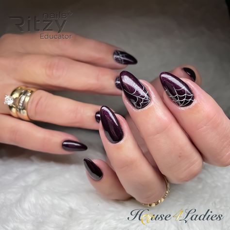 Simple Spiderweb Nails, Black Nails Spider Webs, Spiderweb Nails Short, Purple Spider Web Nails, Spiderwebs Nails, Spider Web Nail Design, Spider Web Nails Easy, Alt Nails, Spiderweb Nails