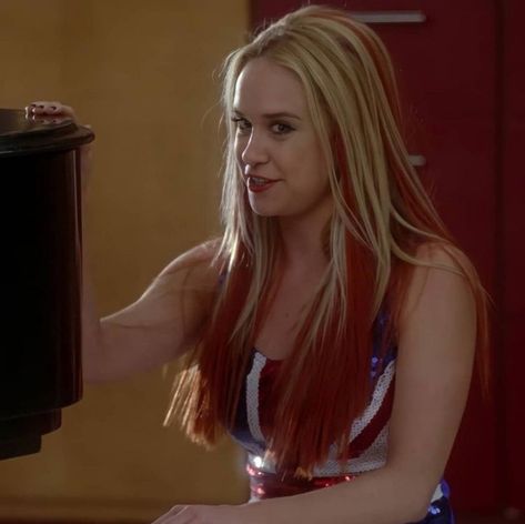 Kitty Glee, Kitty Wilde, Mark Salling, Becca Tobin, Glee Fashion, Tv Show Outfits, Classic Outfits, Glee, Dreadlocks