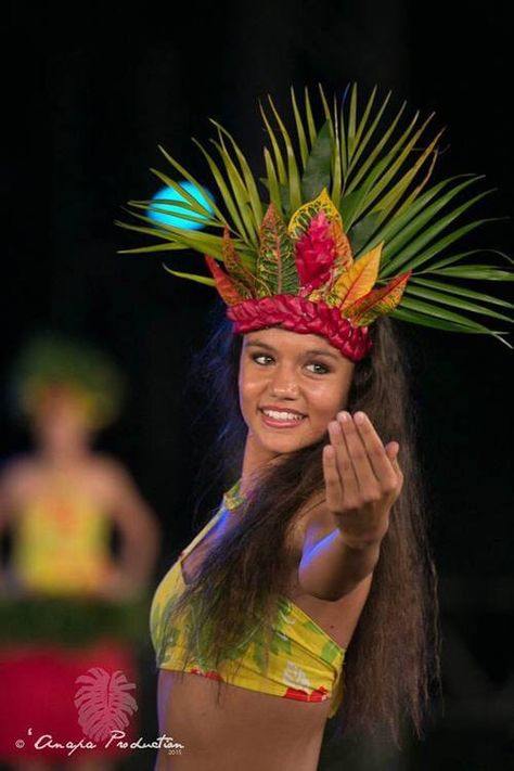 Tahitian Costumes, Polynesian Dance, Tahitian Dance, Hawaiian Woman, Hawaiian Dancers, Polynesian Islands, Hula Dance, Hula Dancers, Hawaiian Culture