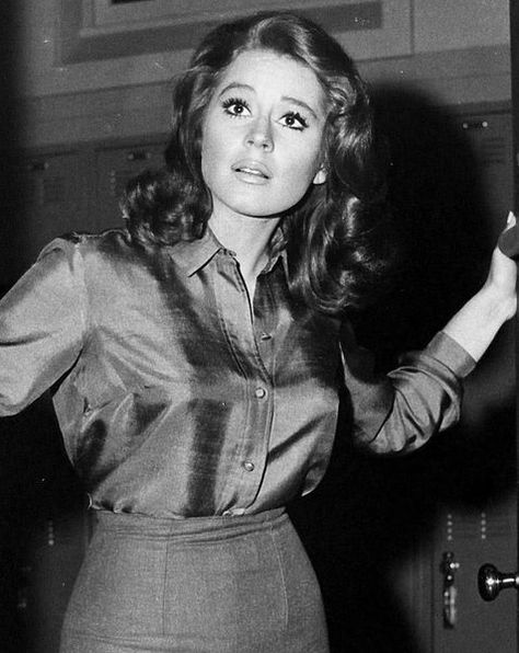 Sherry Jackson (1963) starred in "The Last Rites of Jeff Myrtlebank" The Twilight Zone (1962) Sherry Jackson, Danny Thomas, John Garfield, Child Star, Lady Of Fatima, Classic Actresses, My Everything, Child Actresses, Celebrity Kids