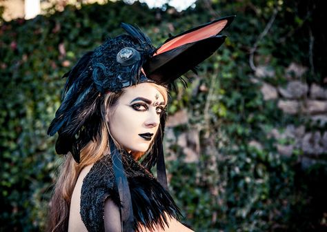 Raven Costume Women, Raven Halloween Costume, Bird Helmet, Garden Gnomes Costume, Bird Costumes, Carnaval Ideas, Raven Costume, Gnome Costume, Raven Halloween