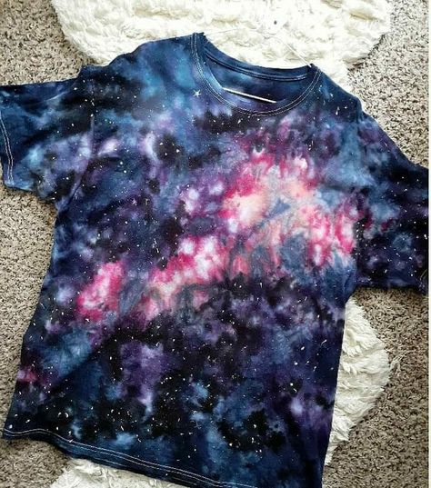 Tie Dye Galaxy, Alien Galaxy, Galaxy Tie Dye, Tie Dye Patterns Diy, Galaxy Shirt, Galaxy Nebula, Nebulas, Green Alien, Galaxy T Shirt