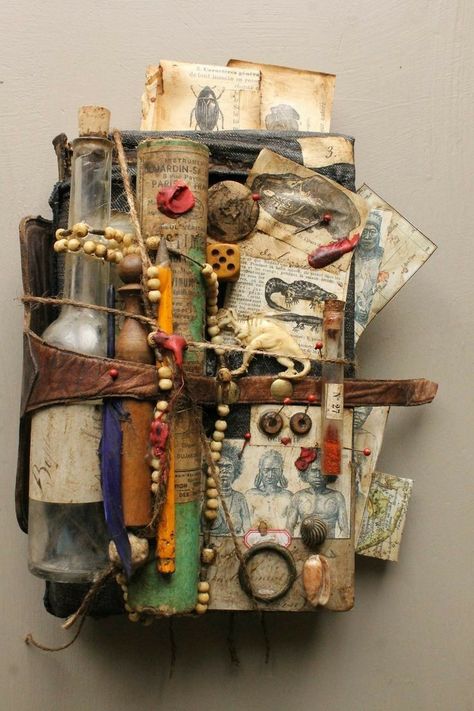 Louise Nevelson, Art Assemblage, Goblin Core, Found Object Art, Junk Art, Arte Inspo, Assemblage Art, Red Dead, Handmade Books