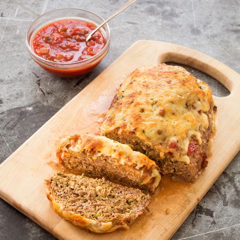 To give meatloaf a new twist, we stuck with bold south-of-the-border flavors. Southwestern Meatloaf, Veal Meatloaf, Italian Style Meatloaf, Savory Meatloaf, Italian Meatloaf, Veal Recipes, Gluten Free Chili, Meatloaf Recipe, Minced Meat