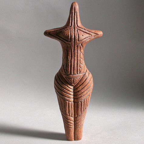 Cucuteni female figurine. Cucuteni-Trypillian culture, also known as Cucuteni culture (from Romanian), Trypillian culture (from Ukrainian) or Tripolye culture (from Russian), is a Neolithic archaeological culture which existed from approximately 4800 to 3000 BC, from the Carpathian Mountains to the Dniester and Dnieper regions in modern-day Romania, Moldova, and Ukraine. By gislebertus on etsy Istoria Artei, Goddess Sculpture, Ancient Goddesses, Earth Goddess, Prehistoric Art, Art Premier, Art Ancien, Ancient Sculpture, Sacred Feminine