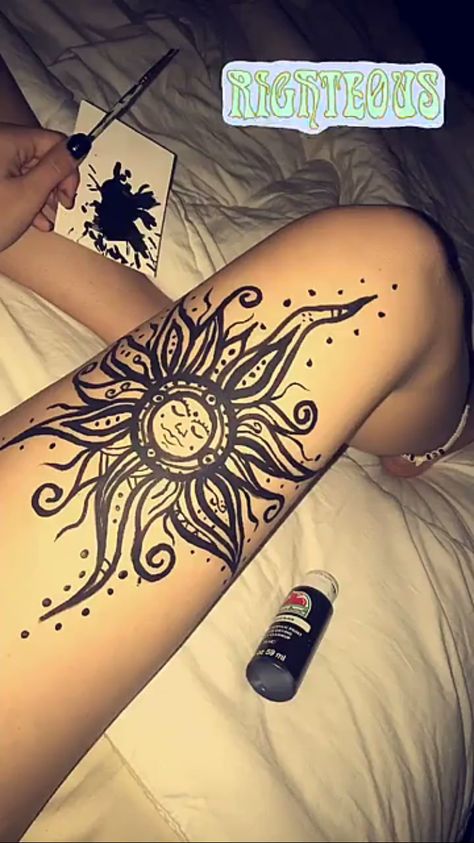 ✵ ριитєяєѕт⇢ ¢αίtℓίηgίσία123 ✵ Sharpie Leg Art, Drawing On Leg Doodles, Drawing On Skin Ideas, Leg Paint Ideas, Simple Body Painting, Back Painting Body Art, Sharpie Drawings On Skin, Drawing On Leg, Things To Draw On Your Leg