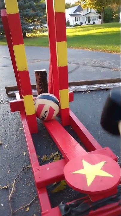 Homemade Carnival Strength Game Build DIY Vintage Carnival Games Diy, Diy School Carnival Games Booth Ideas, Pallet Carnival Booth, Fun Booth Ideas, Diy Fair Games School Carnival, Diy Halloween Carnival Games, Carnevil Games, Diy Fair Games, Diy Carnival Games For Adults