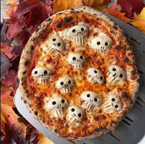 Mummys & Daddys of FB Valentines Party Food, Halloween Pizza, Halloween Breakfast, Vegan Halloween, Spooky Food, Baking With Kids, Halloween Snacks, Halloween Food, Halloween Cakes