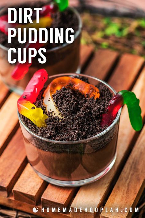 Dirt Pudding Cups! Easy to make and fun to serve, these dirt pudding cups only take 5 ingredients to make and can be customized with tons of different holiday-themed candies. | HomemadeHooplah.com Pretzel Halloween Treats, Hocus Pocus Night, Dirt Cups Recipe, Dirt Pudding Cups, Custard Trifle, Sweet Food Photography, Dirt Cup, Dirt Pudding, Cup Recipes