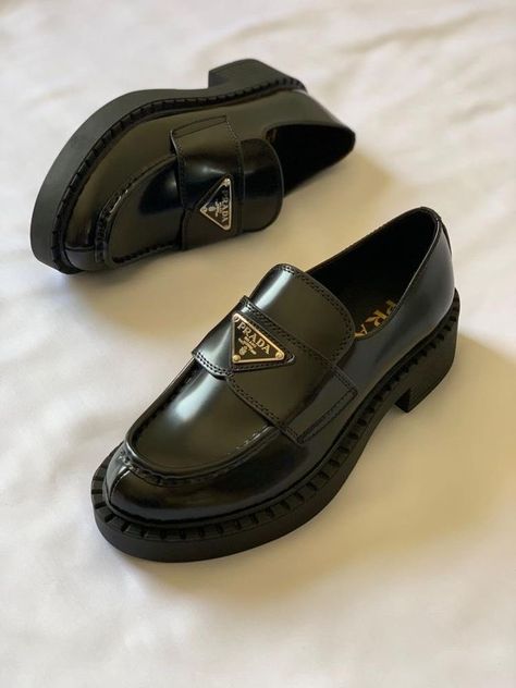 Trendy Shoes For Men, Best Sandals For Men, Shoes For Guys, Gents Shoes, Prada Loafers, Dr Shoes, Gucci Loafers, Gucci Men Shoes, Aesthetic Shoes