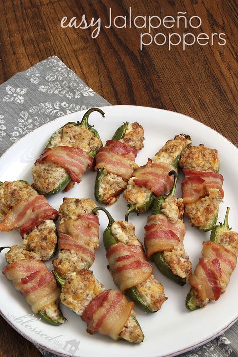 Jalapeno Poppers With Sausage, Low Carb Veggie, Gluten Free Party Food, Popper Dip, Bacon Wrapped Jalapenos, Jalapeño Poppers, Easy Bacon, Turkey Bacon, Jalapeno Poppers