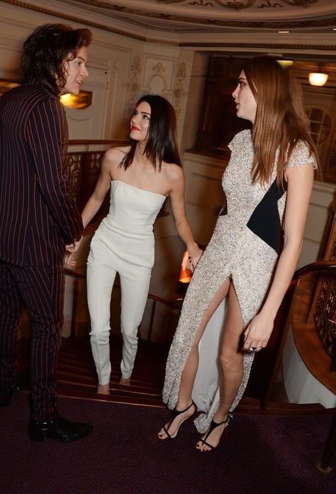 Kendall Harry, Harry Styles News, Kendall And Harry Styles, Harry Styles 2014, Cara Delevingne Style, Harry Styles Hot, Robert Kardashian, British Fashion Awards, Celebrity Look Alike