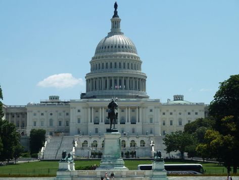 us-capitol-building Ap Government, Trading Bitcoin, Dark Vador, Evergreen State, Us Senate, Us Capitol, Capitol Building, Clear Blue Sky, Us Government