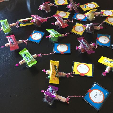 Airplane Candy Favors, Candy Airplanes, Candy Sleigh, Candy Car, School Snacks For Kids, Kids Handicraft, Airplane Birthday Party, Paper Candy, Birthday Party Decorations Diy