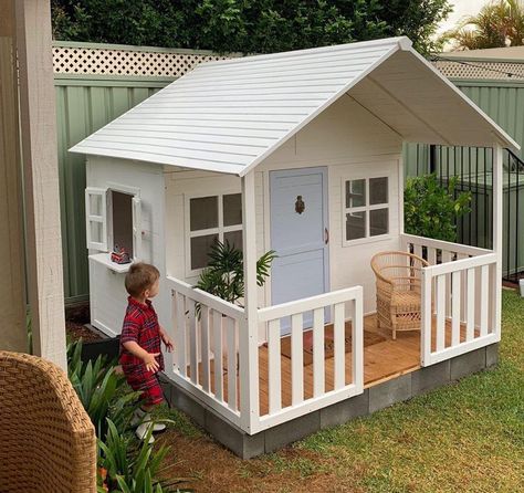 Kids Play House Outdoor, Cubby House Ideas, Kids Playhouse Outdoors, Garden Playhouse, Wooden Cubby, Backyard Playhouse, Wendy House, Cubby House, Cubby Houses