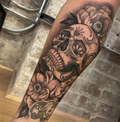 Day Of The Dead Skull Tattoo, Lymphoma Tattoo, Floral Skull Tattoos, Life In Mexico, Amor Tattoo, Abstract Art Tattoo, Tattoo Appointment, Chicano Art Tattoos, Floral Tattoo Sleeve