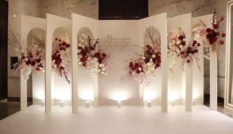 Bridal Table Backdrop, Decor With Flowers, Premium Background, Reception Stage Decor, Wedding Church Decor, Simple Stage Decorations, White Wedding Decorations, Wedding Stage Backdrop, Wedding Stage Design