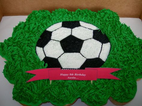 20+ Cutest and Most Creative Pull Apart Cupcake Cakes - Soccer Desserts, Soccer Cakes, Soccer Cupcakes, Pull Apart Cupcake, Soccer Ball Cake, Soccer Birthday Cakes, Pull Apart Cupcake Cake, Pull Apart Cake, Cake Pulls