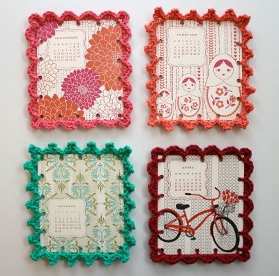 One Sheepish Girl shares a free crochet tutorial for making edging like this. Valentines Frames, Crochet Borders, Handmade Valentine, Crochet Diy, Crochet Stitch, Valentine Day Crafts, Love Crochet, Crochet Edging, Learn To Crochet