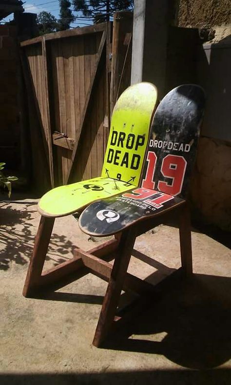 My first skateboard chair Skate Shop Aesthetic, Skateboard Chair, Gamer Room Diy, Skateboard Room, Skateboard Furniture, 90s Room, Skateboard Decor, Surf Room, Skateboard Deck Art