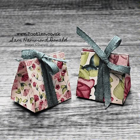 Adorably Cute Delightfully Floral Bag - #1 Stampin' Up! UK Demonstrator Pootles Happy Monday! I am here with the first of 9 projects that I created and Part Favor Ideas, Treat Boxes Diy, Stampin Up Boxes, Treat Containers, Paper Purse, Table Favors, Tiny Gifts, Gift Holders, Gift Card Boxes