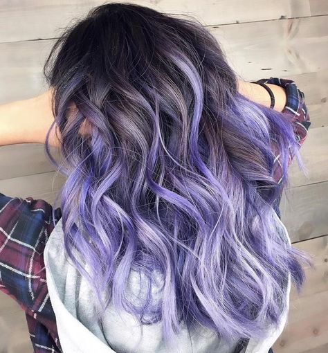 Brown+Hair+With+Purple+And+White+Highlights Purple Brown Hair, Pastel Purple Hair, Purple Balayage, Purple Ombre Hair, Lilac Hair, Lavender Hair, Hair Color Purple, Trendy Hair Color, Ombre Hair Color