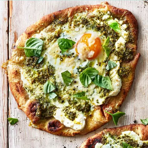 Breakfast Naan Pizza Mediterranean Diet Breakfast, High Fiber Breakfast, Mediterranean Breakfast, Naan Pizza, Eating Well Recipes, Easy Mediterranean Diet, Easy Mediterranean Diet Recipes, Mediterranean Meals, Breakfast Salad