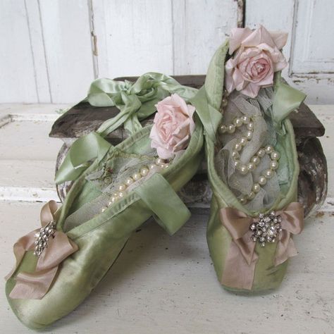 Black Mannequin, Roses And Pearls, Anita Spero Design, Ballet Pointe, Ballet Pointe Shoes, Shoe Crafts, Ballet Beautiful, Pink Frames, Ballet Costumes