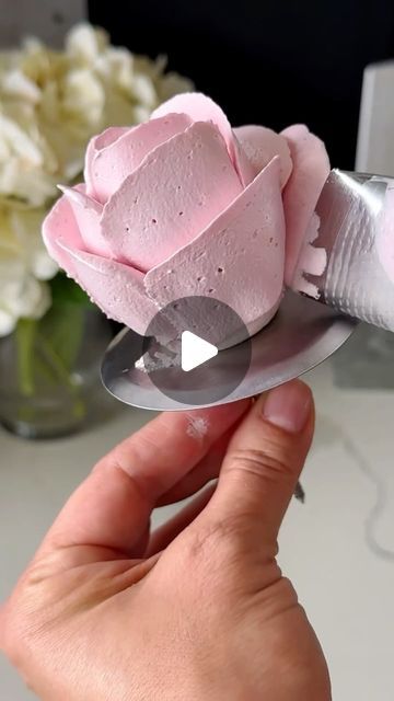 Zefir Marshmallow Flowers, Marshmallow Flowers How To Make, Piped Marshmallows, Sweet Ham, Marshmallow Flower, Marshmallow Flowers, Piping Tip, How To Make Marshmallows, How To Make Cream