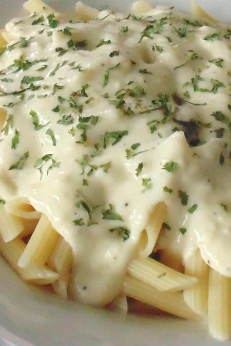 Olive Garden Alfredo Sauce Recipe, Olive Garden Alfredo, Olive Garden Alfredo Sauce, Spinach Alfredo, Olive Garden Recipes, Alfredo Sauce Recipe, Fettuccine Alfredo, Dessert Ingredients, Olive Gardens