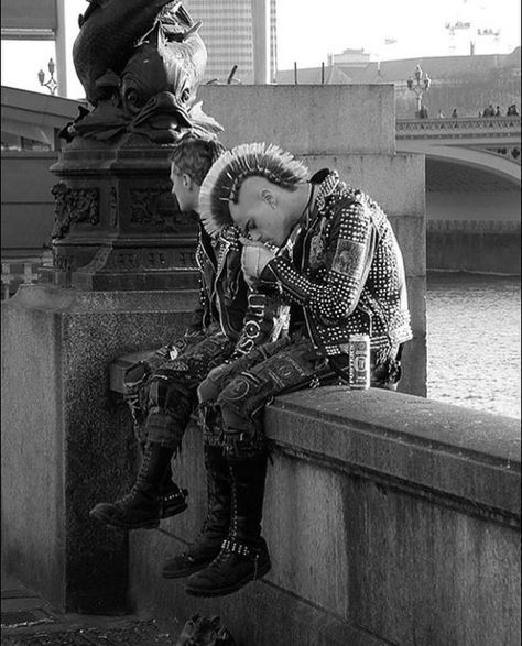 1970s Punk, Punk Guys, Punk Mohawk, Punk Boy, 70s Punk, British Punk, 80s Punk, Punk Culture, Fashion 80s