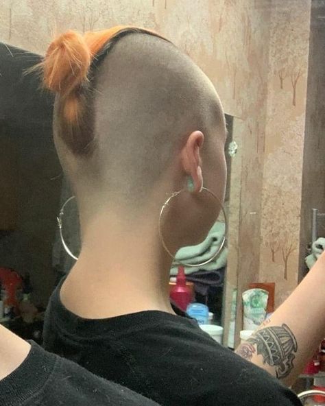 Undershave Page su Instagram: "#undercutgirls #undercut #undershave #shavednape #napeshave #sidecut #sideshave #shaved #hair #goals #longhairdontcare #headshave…" Half Shaved Head, Hairstyle Images, Female Mohawk, Extreme Hairstyles, Shaved Side, Forced Haircut, Shaved Hair Cuts, Shaved Head Women, Shaved Side Hairstyles