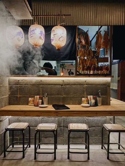 Japanese Small Restaurant, Izakaya Restaurant Design, Small Japanese Restaurant Design, Modern Japanese Restaurant Design, Izakaya Interior Design, Japanese Izakaya Interior, Japanese Bar Design, Japanese Restaurant Aesthetic, Japanese Restaurant Interior Design