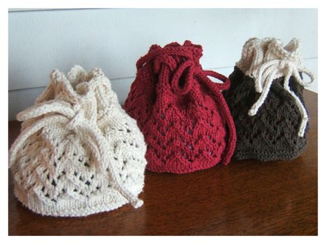 This Holiday Gift Bag Free Knitting Pattern is a quick knit that will dress up even the simplest of gifts. You can easily adjust the size. Christmas Knitting Patterns Free, Knitting Bag Pattern, Crocheted Bags, Holiday Knits, Holiday Gift Bag, Christmas Knitting Patterns, Quick Knits, Knitting Gift, Yarn Projects