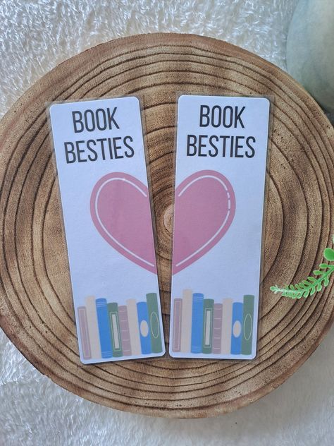 Celebrate your book bestie with these cute Jigsaw heart bookmarks - * Made with strudy cardstock and laminated for extra protection. * One sided print- the back will be plain white  The price set is for both bookmarks.  If you would like me to send one to yourself, and the other to your friend with a gift note, please leave me their address and your personalised message in the notes section.  ** Please note due to the nature of recycled card there will be some variation in the cardstock including natural flecks.  The colours of the bookmark may vary from the photo once printed due to screen settings ** Book Mark For Friends, Friendship Day Bookmarks, Cute Things To Make Your Friends Diy Gifts, Bookmark For Friend, Bff Bookmarks, Cute Gifts Ideas For Friends, Bookmark For Best Friend, Best Friend Bookmark, Leaving Gifts For Friends