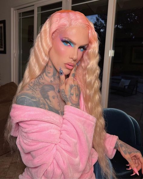 Jeffry Star, Jeffree Star Instagram, College Makeup, Scene Punk, Casual Goth, 25k Followers, Goth Scene, Star Makeup, Boho Grunge