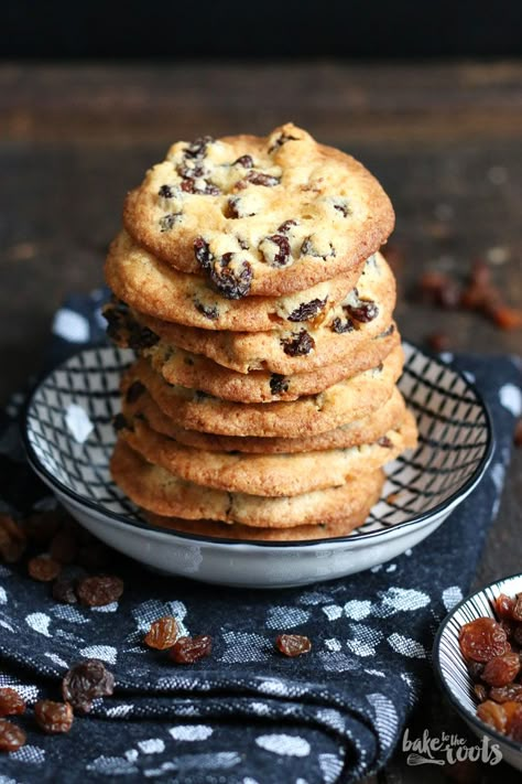 Rum Cookies, Magical Kitchen, English Biscuits, Raisin Cake, Beautiful Baking, Baking Journal, Pumpkin Cake Recipes, Rum Raisin, Egg Free Recipes