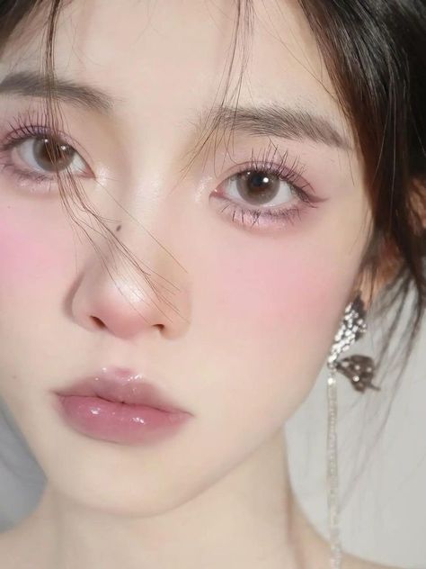 Eyeshadow Tutorial Korean, Eyeshadow Korean, Light Pink Makeup, Pink Makeup Looks, Pink Makeup Look, Pink Eyeshadow Look, Asian Makeup Looks, Day Makeup Looks, Cute Eyeshadow Looks