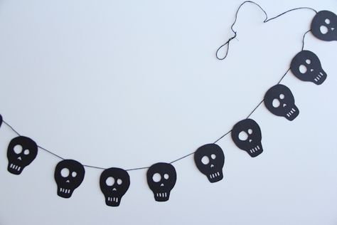 Skull garland skulls halloween garland diy garland halloween pictures halloween images halloween crafts halloween ideas halloween craft ideas diy halloween crafts halloween garlands Halloween Mail, Diy Halloween Garland, Fun Diy Halloween Decorations, Halloween Care Packages, Diy Skulls, Hallowen Ideas, What Is Halloween, Creepy Decor, Halloween Garland