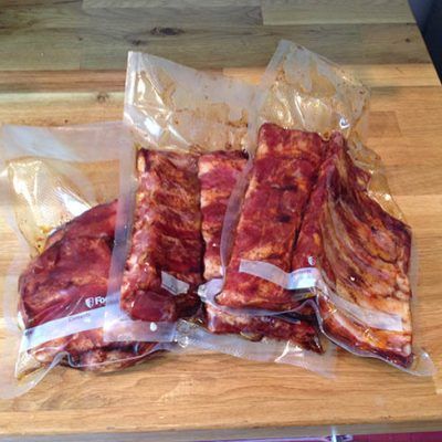 Sous Vide Spare Ribs - Sjef - ultieme recepten voor de hobbiekok | sous vide | moleculair koken | Spareribs Bbq, Sous Vide Pork, Sous Vide Recipes, Sous Vide Cooking, Spare Ribs, Beef Cuts, Lunch To Go, Freezer Friendly, Crockpot Recipes Easy