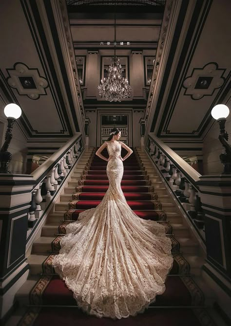 Regal Photoshoot, Bridal Shoot Poses, Bridal Shoot Ideas, Wedding Dress Photoshoot, Wedding Portrait Ideas, Bridal Styled Shoot, Bridal Photography Poses, Bride Photoshoot, Bridal Poses