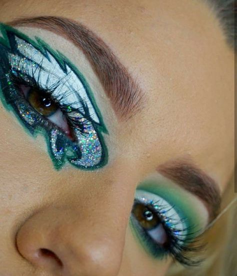 Philadelphia Eagles Face Paint, Eagles Face Paint, Eagles Makeup Philadelphia, Philadelphia Eagles Makeup, Eagles Makeup, Super Bowl Makeup, Beautiful Sister Quotes, Eagles Football, Women's Tattoo