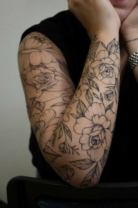 Natur Tattoo Arm, Men Flower Tattoo, Floral Arm Tattoo, Flower Tattoo Ideas, Rose Tattoo Sleeve, Tattoo Flowers, Floral Tattoo Sleeve, Flower Tattoo Sleeve, Hand Tattoos For Women