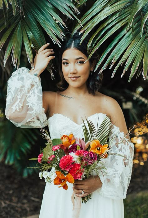 Tropical Wedding Detail Shots, Tropical Wedding Photos, Tropical Wedding Photography, Tropical Elopement, Website Photoshoot, Hawaii Wedding Dress, Diy Destination Wedding, Tropical Wedding Bouquets, Tropical Island Photography