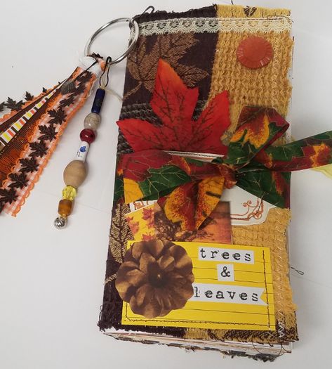 Fall Junk Journal Pages, Autumn Junk Journal Ideas, Fall Junk Journal Ideas, Autumn Junk Journal, Fall Junk Journal, Journal Autumn, Autumn Scrapbook, Autumn Journal, Music Sheet Paper